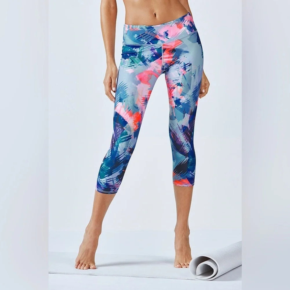 Fabletics • Define PowerHold Mid-Rise Capri